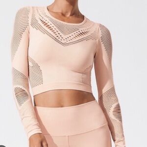 ALO Yoga siren Long Sleeve Crop Top - Light Pink
